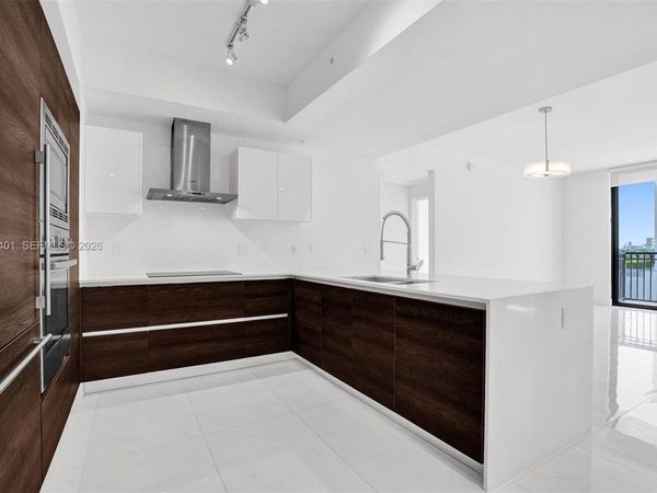 301 Altara Ave, Unit 536, Coral Gables, FL 33146