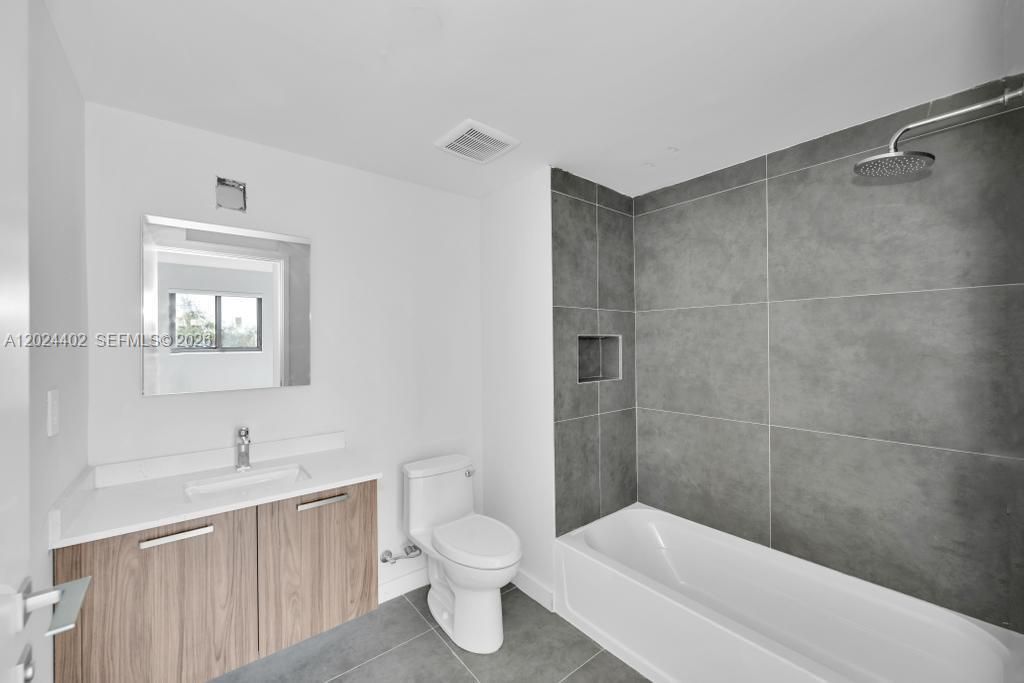 840 NE 130th Street , Unit 302, North Miami, FL 33161 Photo