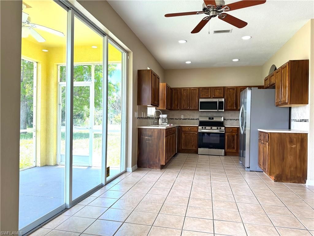 117 Shadow Lakes Dr, Lehigh Acres, FL 33974 Photo
