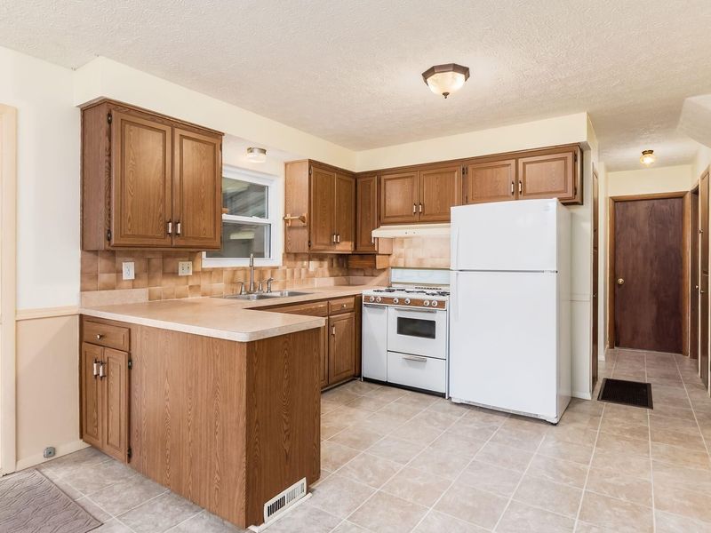 1451 Shanley Drive, Columbus, OH 43224 Photo 12