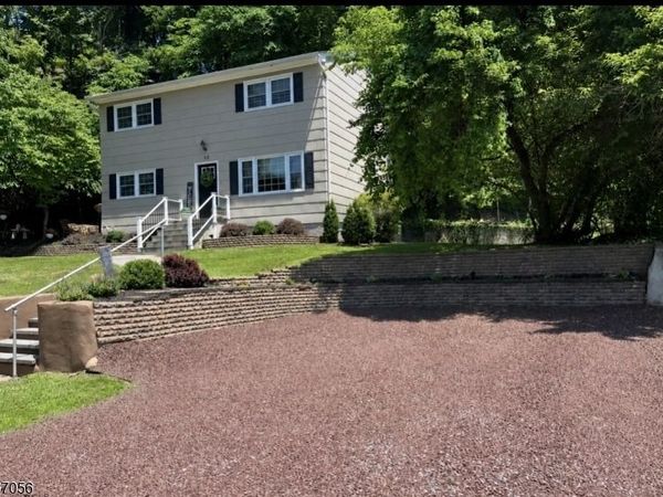 32 Church St, Milford, NJ 08848