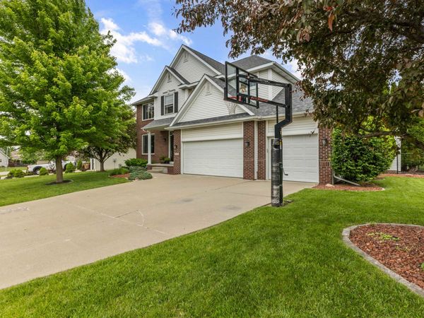 6009 NW 98th Street, Johnston, IA 50131