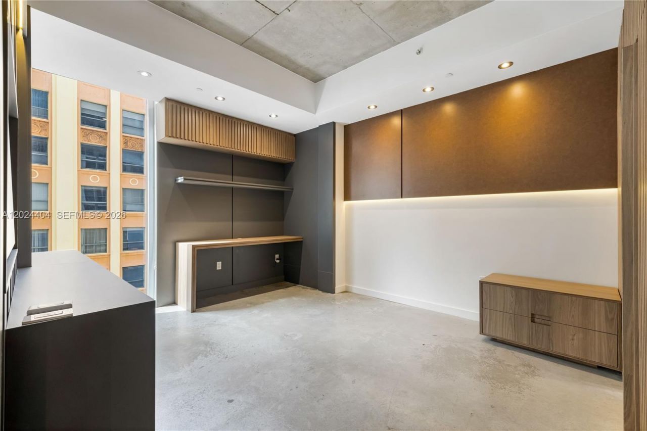 151 SE 1st St , Unit 905, Miami, FL 33131 Photo