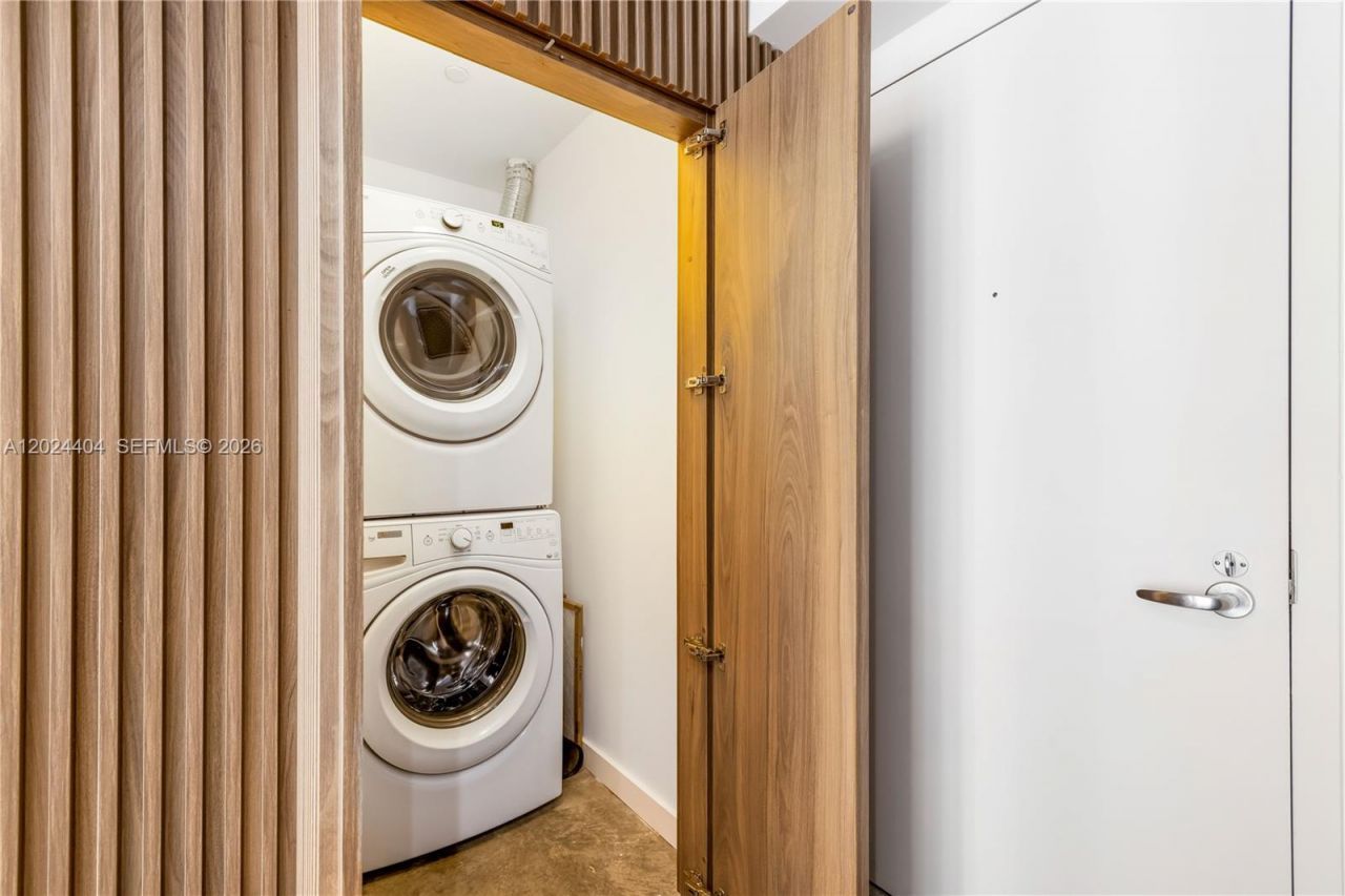 151 SE 1st St , Unit 905, Miami, FL 33131 Photo