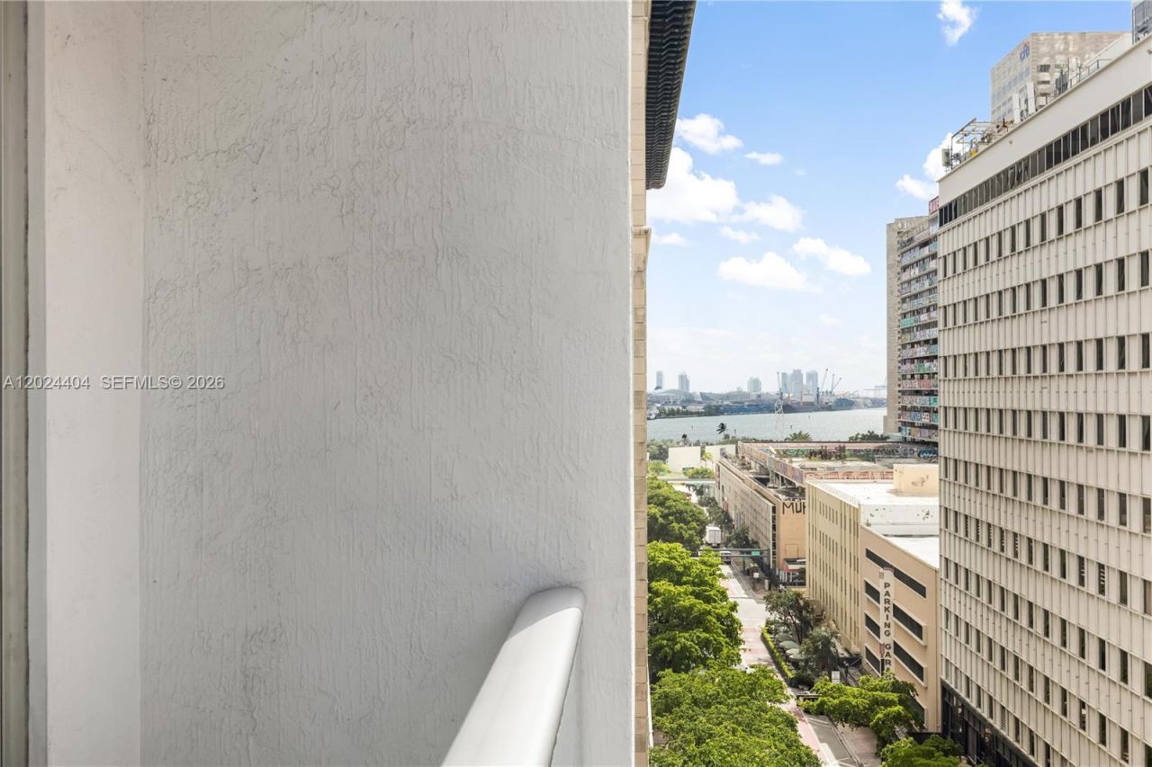 151 SE 1st St , Unit 905, Miami, FL 33131 Photo
