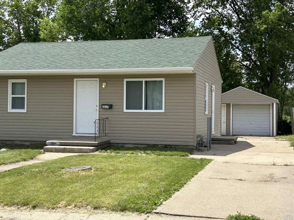 2217 Geneva, Sioux City, IA 51103