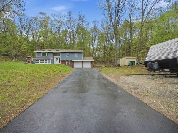 10 Hillside Road, Kingston, NH 03848