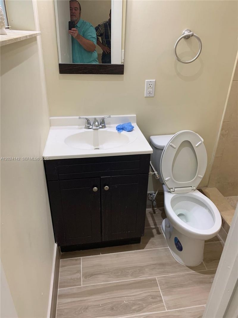 9800 SW 12th Ter , Unit 9800, Miami, FL 33174 Photo