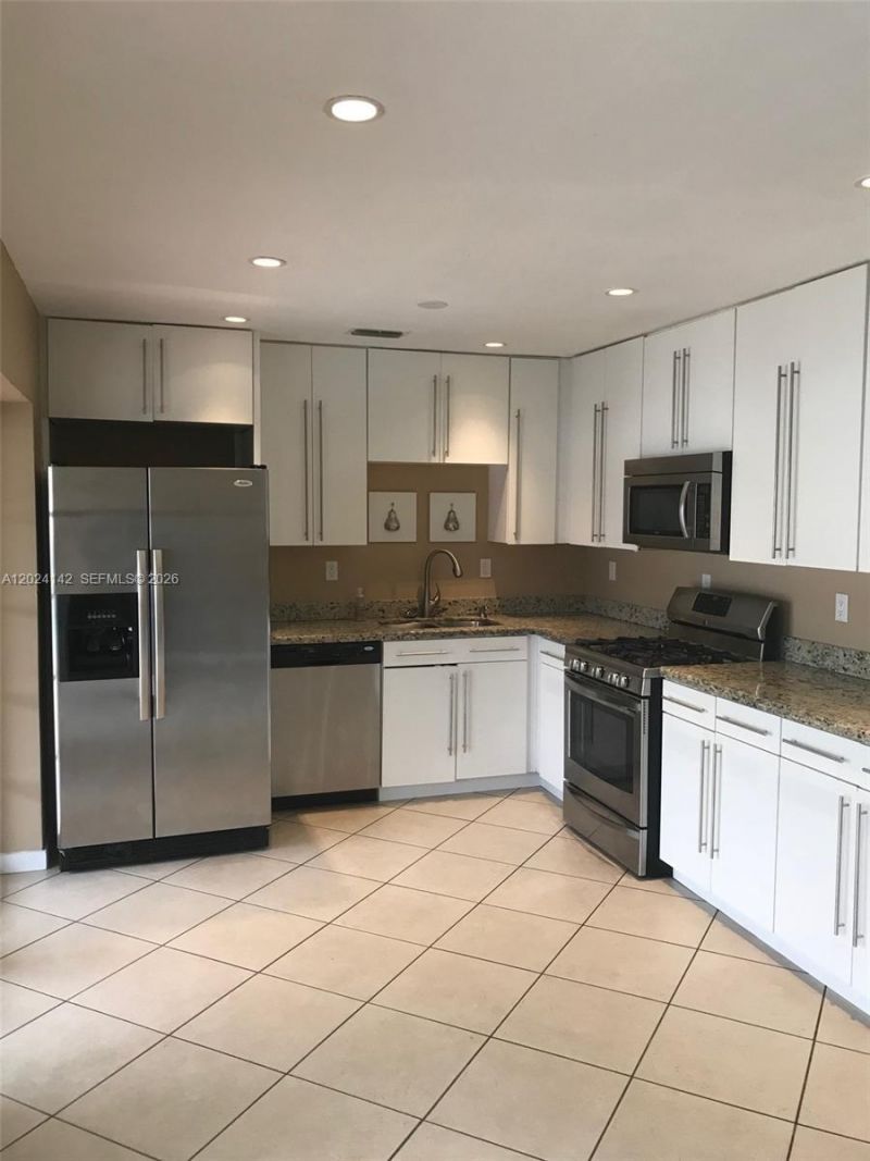 9800 SW 12th Ter , Unit 9800, Miami, FL 33174 Photo