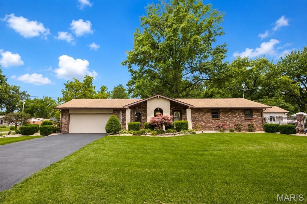11 Lakeview Drive , Freeburg, IL 62243 Main Photo