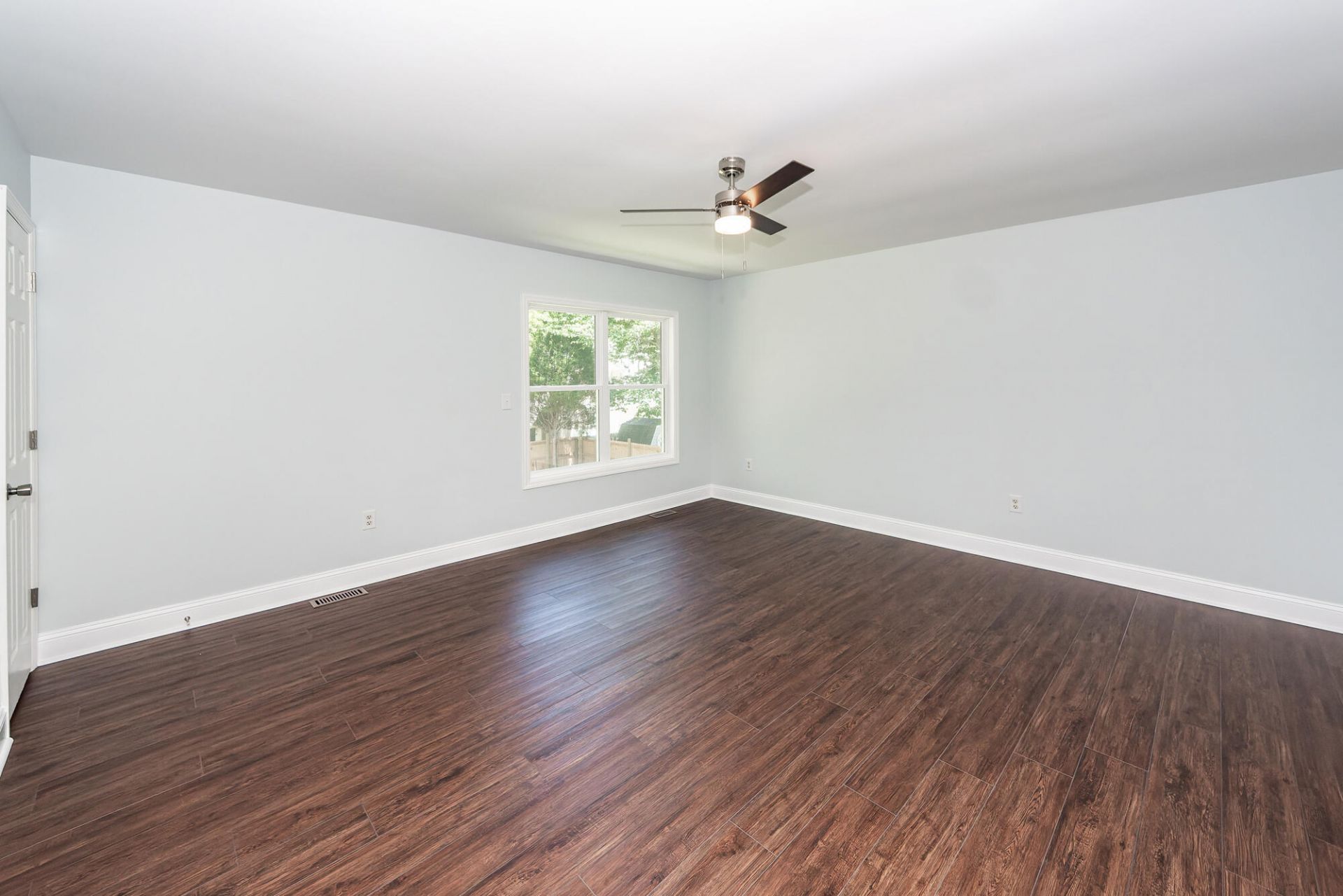 8330 Longridge Road Photo 26