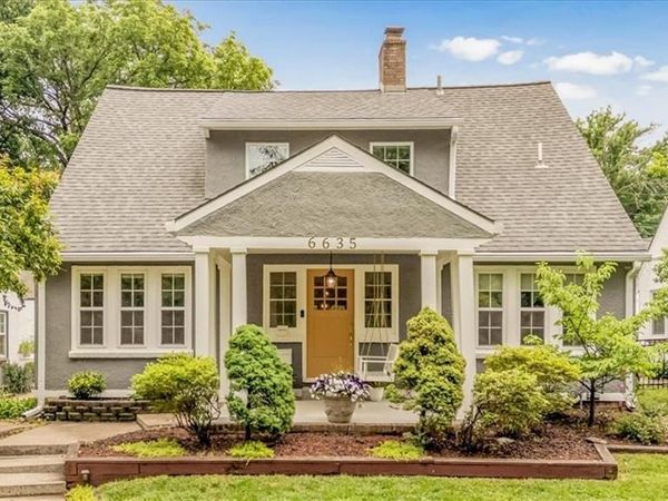 6635 Edgevale Road, Kansas City, MO 64113