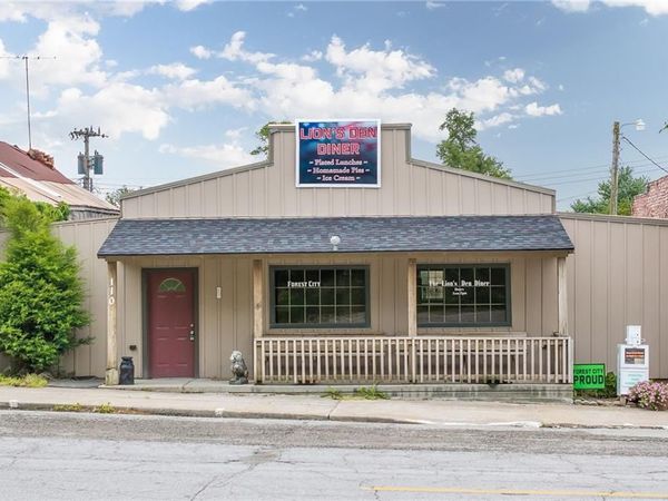 110 Grand Avenue, Forest City, MO 64451