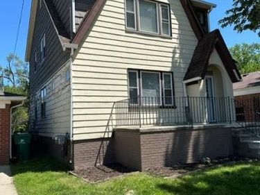 24320 Flower Ave, Eastpointe, MI 48021