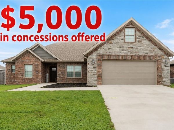 201 Pin Oak Street, Gentry, AR 72734
