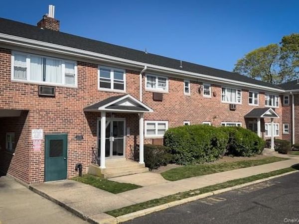 92 South Clinton Avenue , Unit 3F, Bay Shore, NY 11706