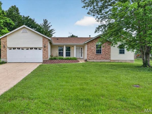 1942 Kesha Court , Pacific, MO 63069