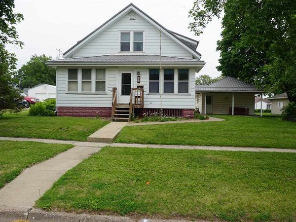 306 S Devoe St, Lone Tree, IA 52755