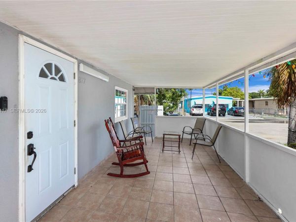 827 SW 128 AVE , Miami, FL 33184