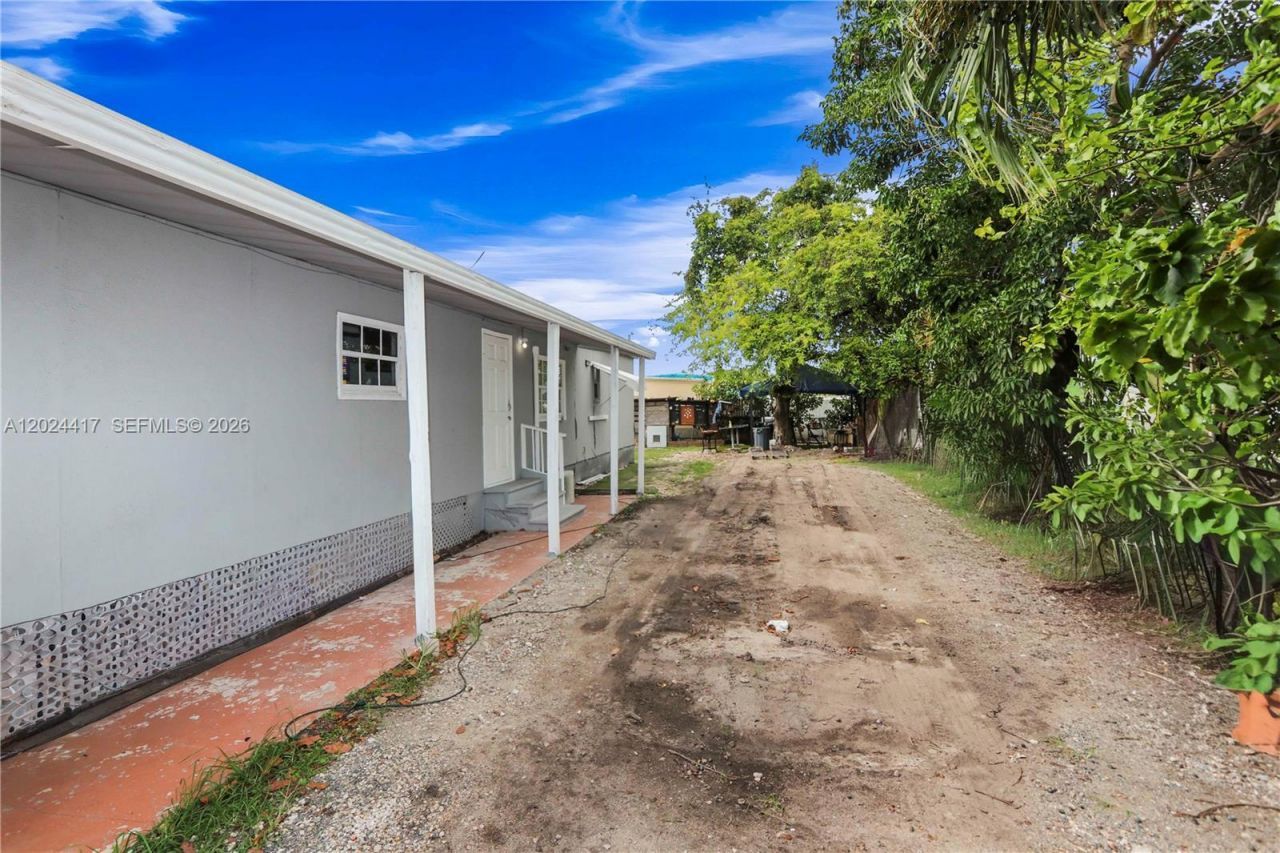 827 SW 128 Ave , Miami, FL 33184 Photo
