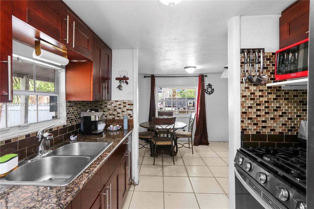 827 SW 128 Ave , Miami, FL 33184 Photo
