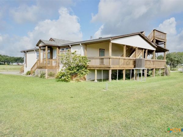 1108 W Tyler Avenue, Port O'Connor, TX 77982