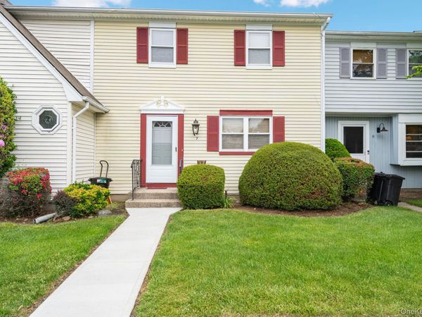 7 Merrimac Court , Coram, NY 11727