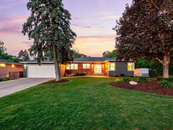 2101 Regent Avenue N, Golden Valley, MN 55422