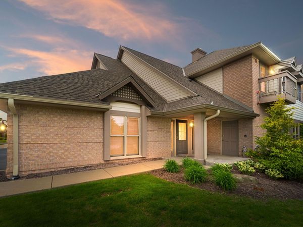 7571 W Tuckaway Pines Cir, Franklin, WI 53132