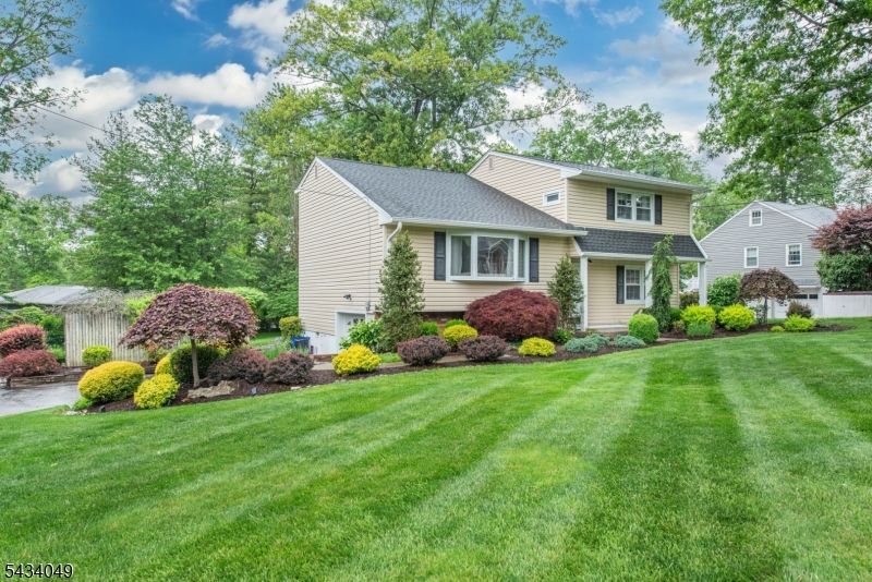 27 Bogert Rd, Montville, NJ 07058 Main Photo