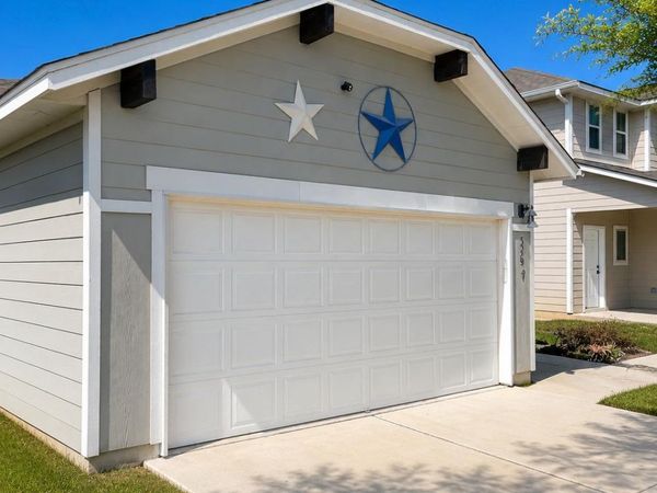 587 Twisted Oaks LN, Buda, TX 78610