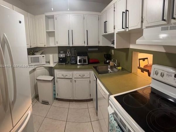 8260 SW 24th St, North Lauderdale, FL 33068