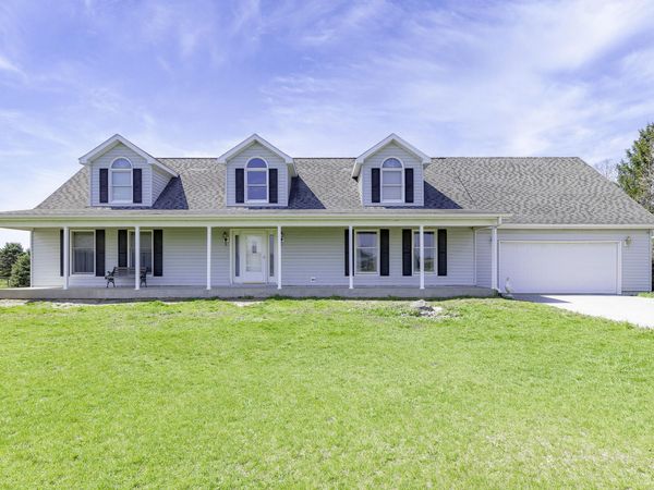 69500 Christiana Lake Road, Edwardsburg, MI 49112