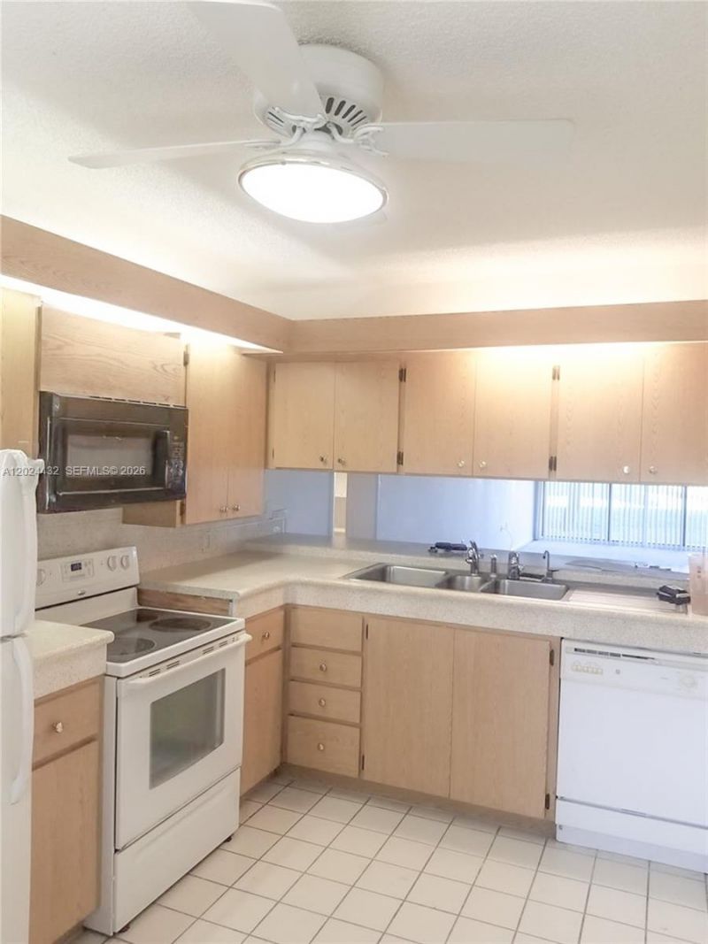 2621 Village Blvd, Unit 102, West Palm Beach, FL 33409 Photo
