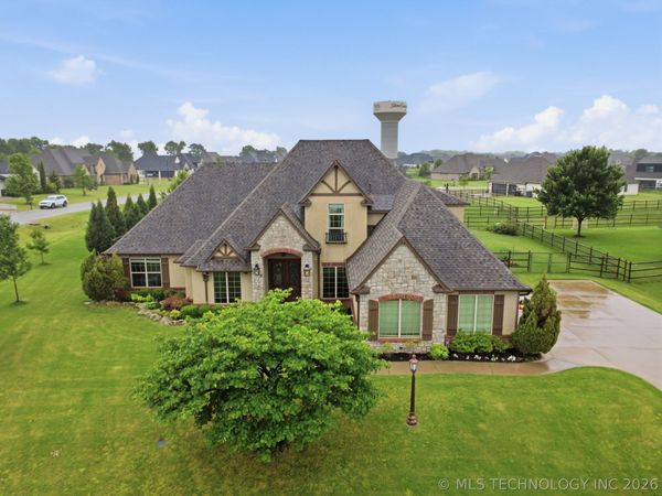 6302 N Twin Creeks Drive , Owasso, OK 74055