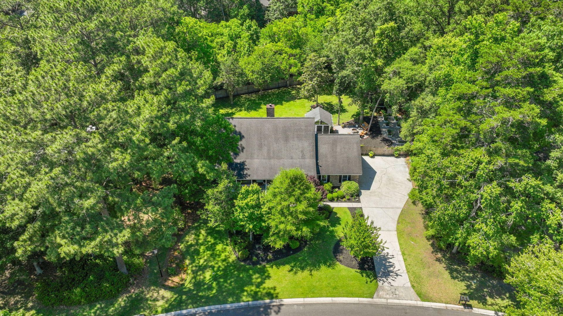 319 Middleton Boulevard Photo 7