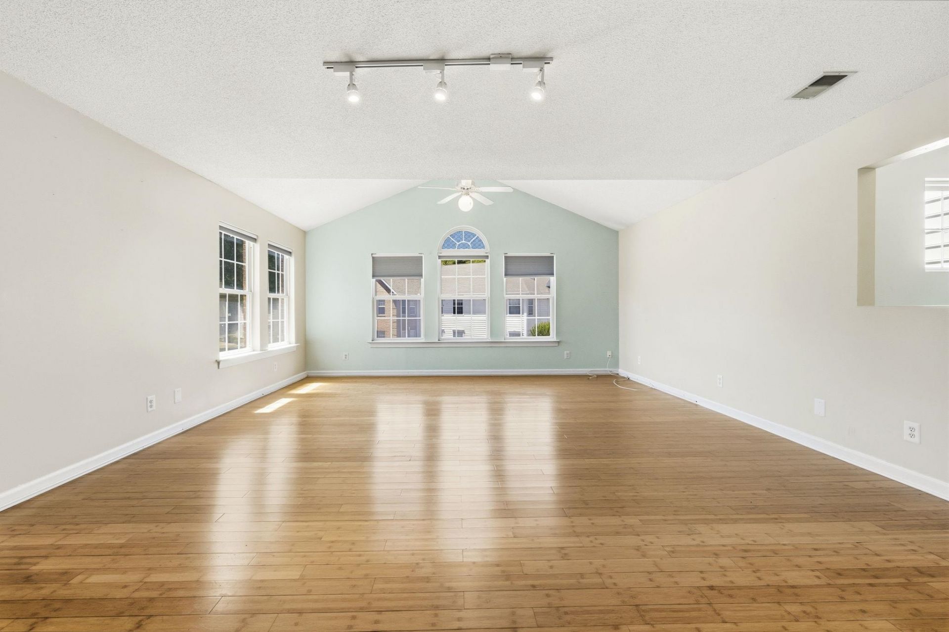 4385 Daphne Ln. Photo 7