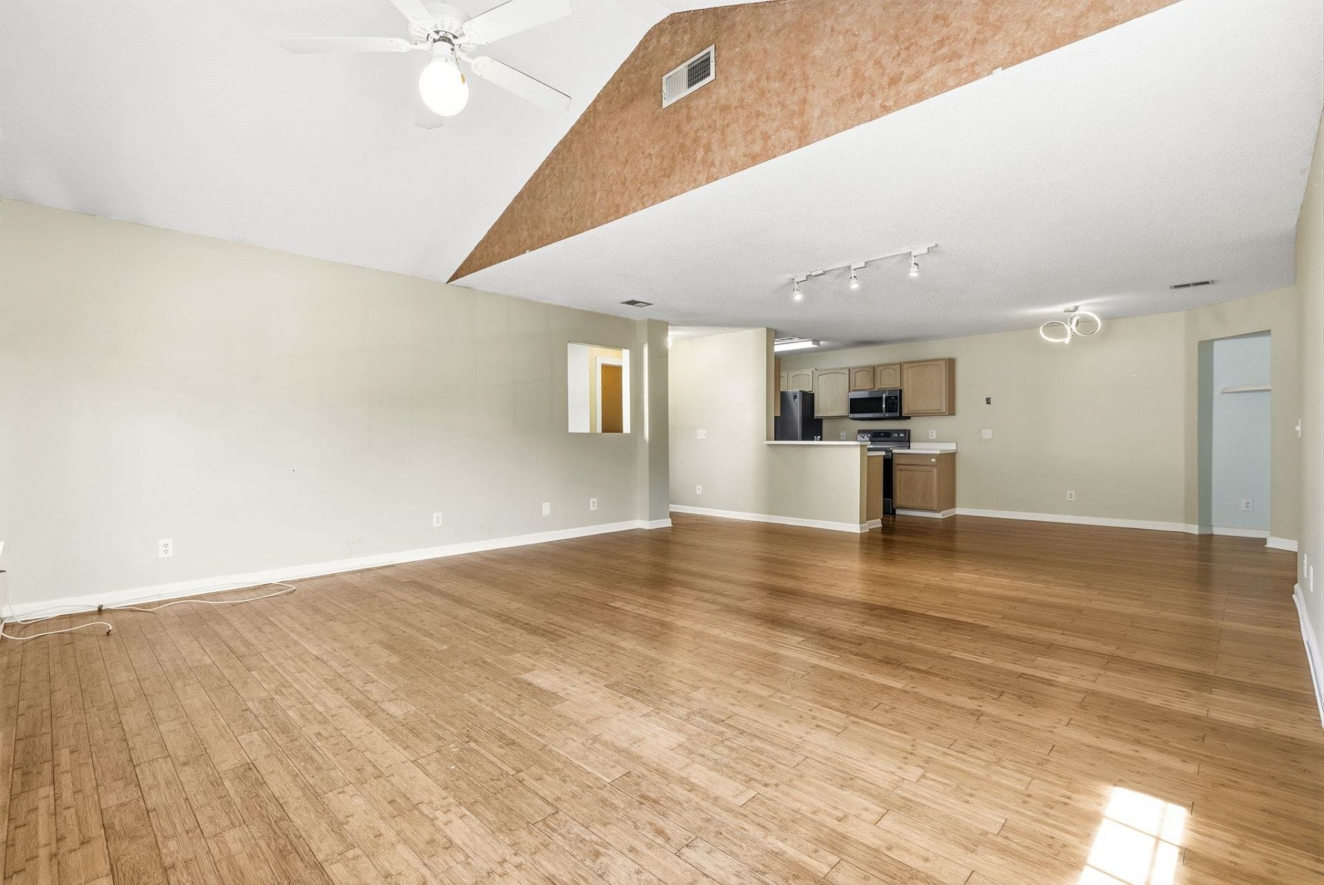 4385 Daphne Ln. Photo 8
