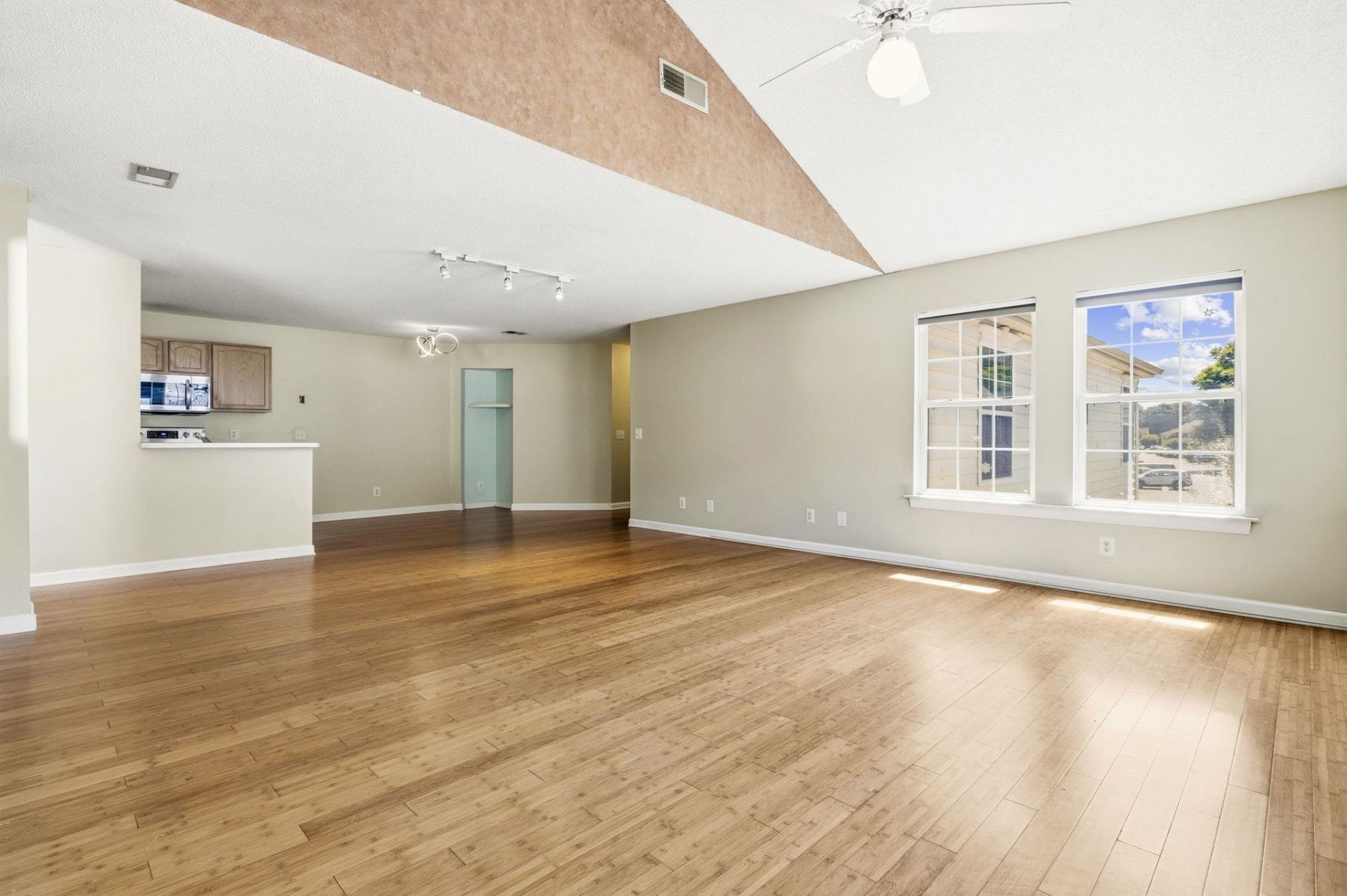 4385 Daphne Ln. Photo 9