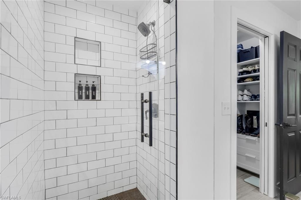 241 Robin Hood Cir, Unit 202, Naples, FL 34104 Photo