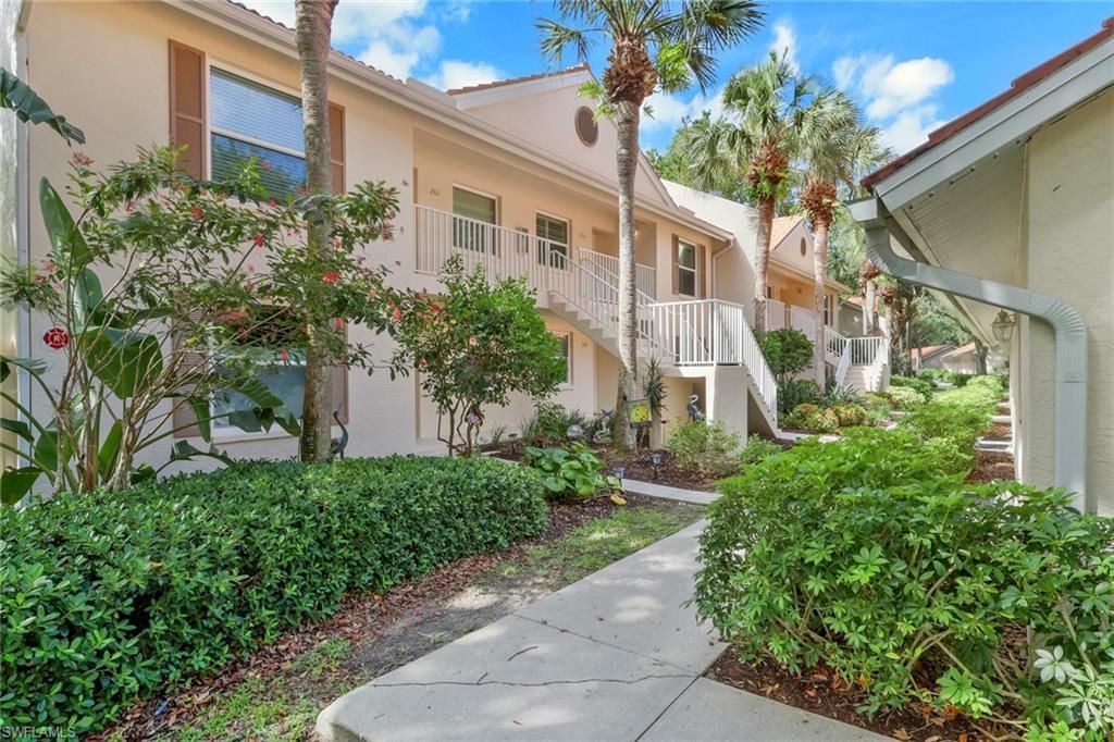 241 Robin Hood Cir, Unit 202, Naples, FL 34104 Photo