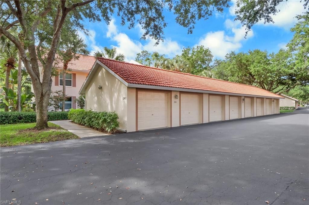 241 Robin Hood Cir, Unit 202, Naples, FL 34104 Photo