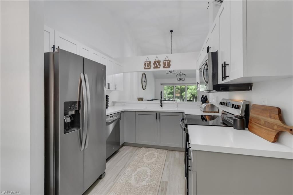 241 Robin Hood Cir, Unit 202, Naples, FL 34104 Photo