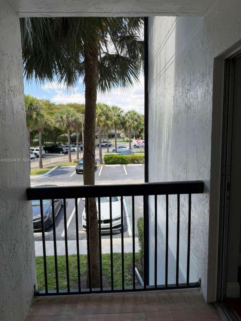 7610 Westwood Dr, Unit 122, Tamarac, FL 33321 Photo
