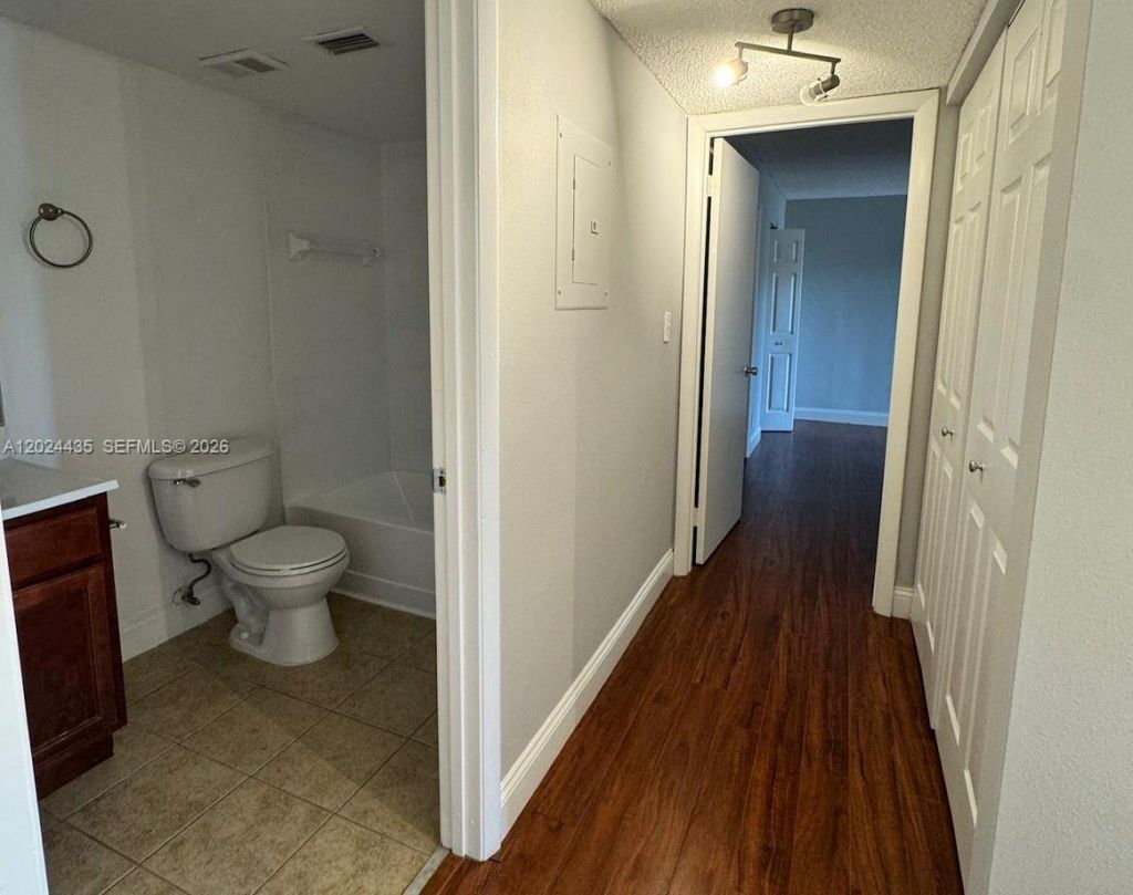 7610 Westwood Dr, Unit 122, Tamarac, FL 33321 Photo