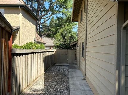 1067 Rio Cidade Way, Sacramento, CA 95831 Photo