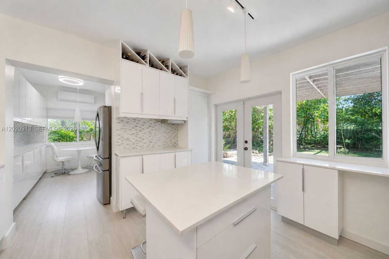 860 NE 127th St, North Miami, FL 33161 Photo