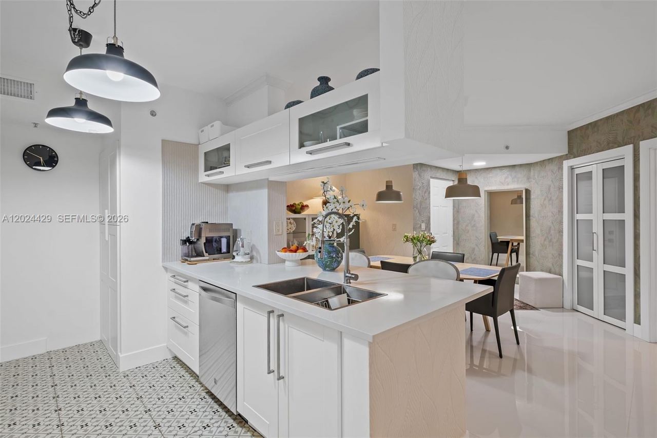 17145 N Bay Rd , Unit 4204, Sunny Isles Beach, FL 33160 Photo