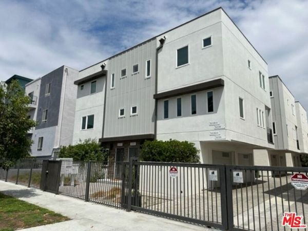 5230 1/2 Satsuma Avenue , North Hollywood, CA 91601