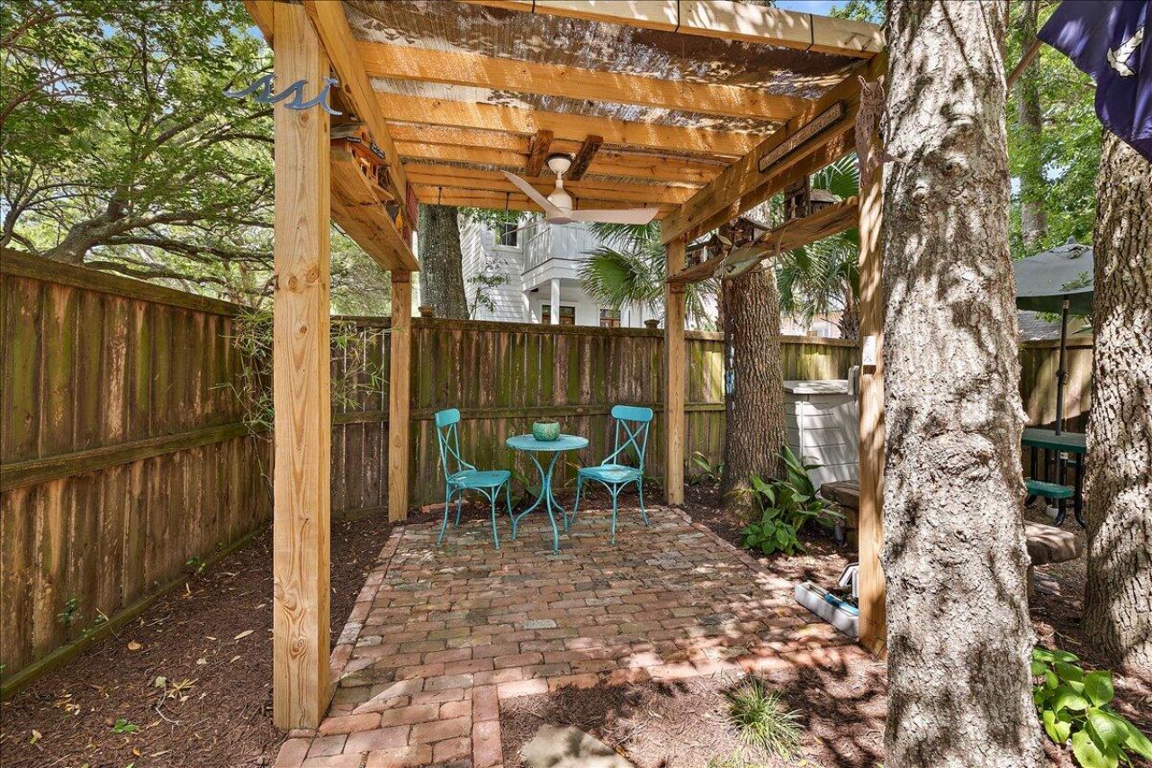 1382 Cassidy Court Photo 20